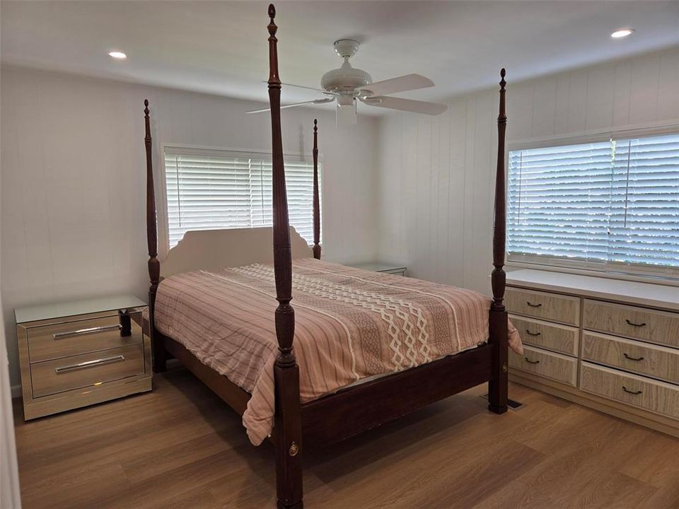 For Sale: $169,900 (2 beds, 2 baths, 960 Square Feet)