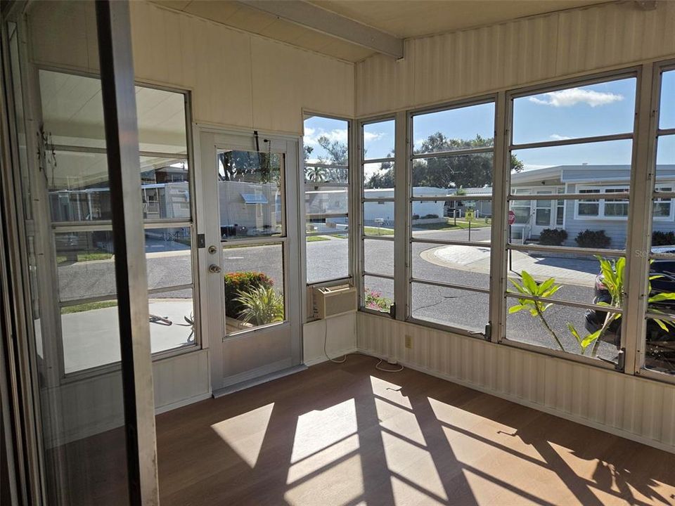 For Sale: $169,900 (2 beds, 2 baths, 960 Square Feet)