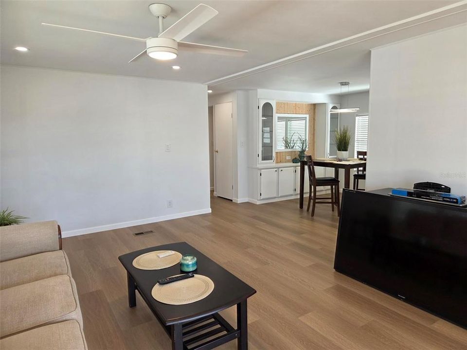 For Sale: $169,900 (2 beds, 2 baths, 960 Square Feet)