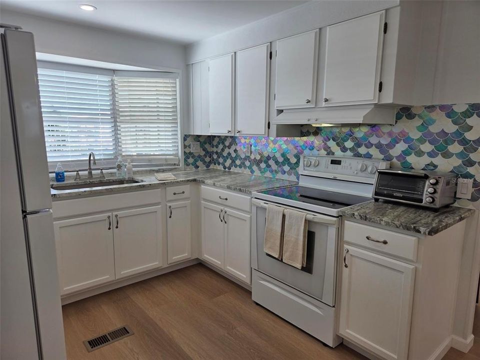 For Sale: $169,900 (2 beds, 2 baths, 960 Square Feet)