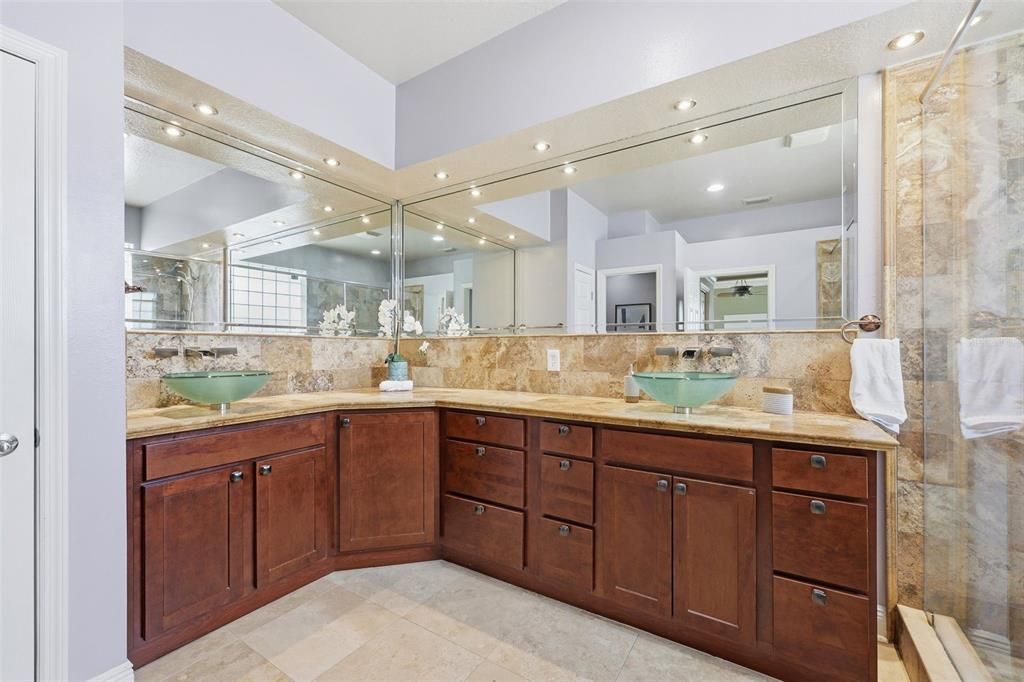 待售: $600,000 (4 贝兹, 3 浴室, 2713 平方英尺)