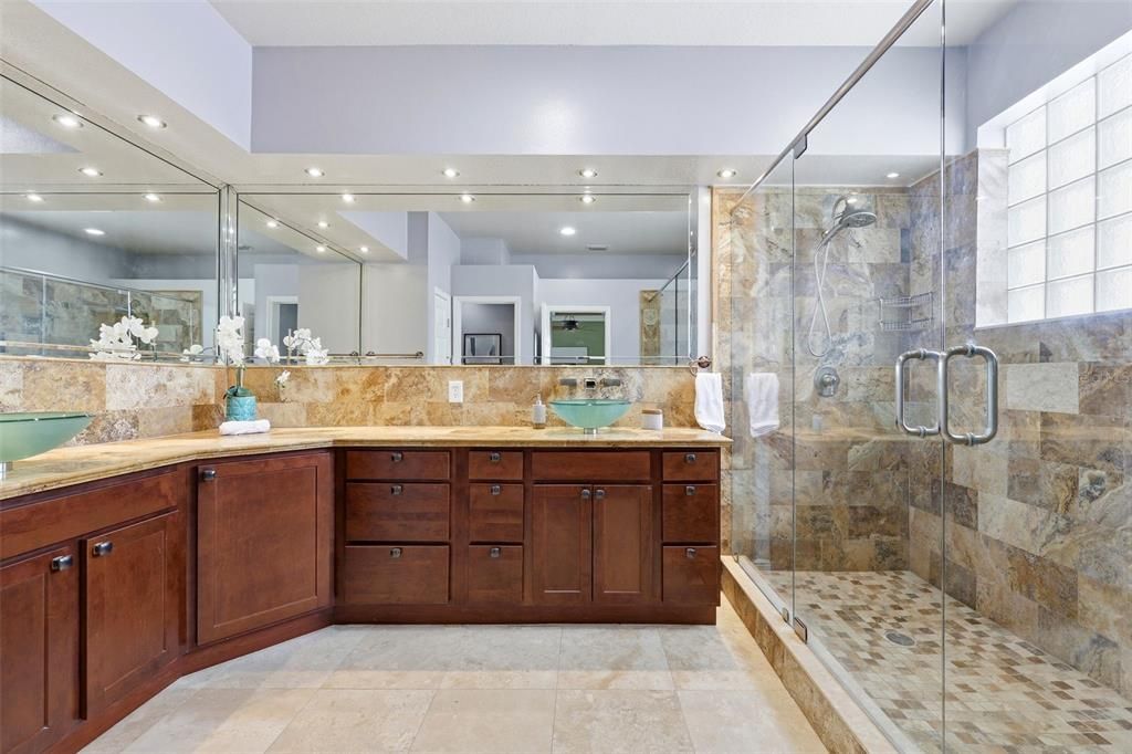 待售: $600,000 (4 贝兹, 3 浴室, 2713 平方英尺)