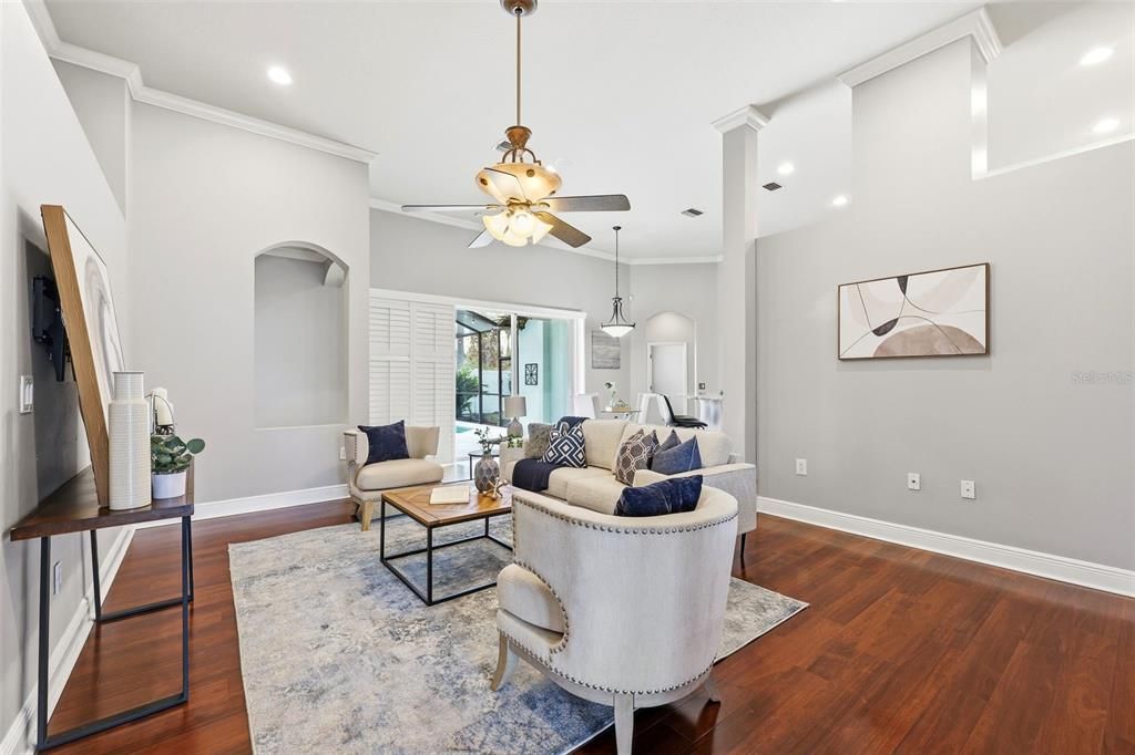 待售: $600,000 (4 贝兹, 3 浴室, 2713 平方英尺)