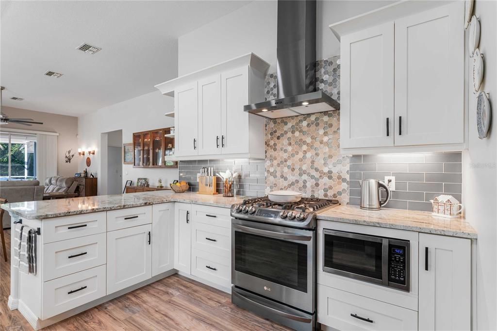 合同活跃: $299,900 (3 贝兹, 2 浴室, 1670 平方英尺)