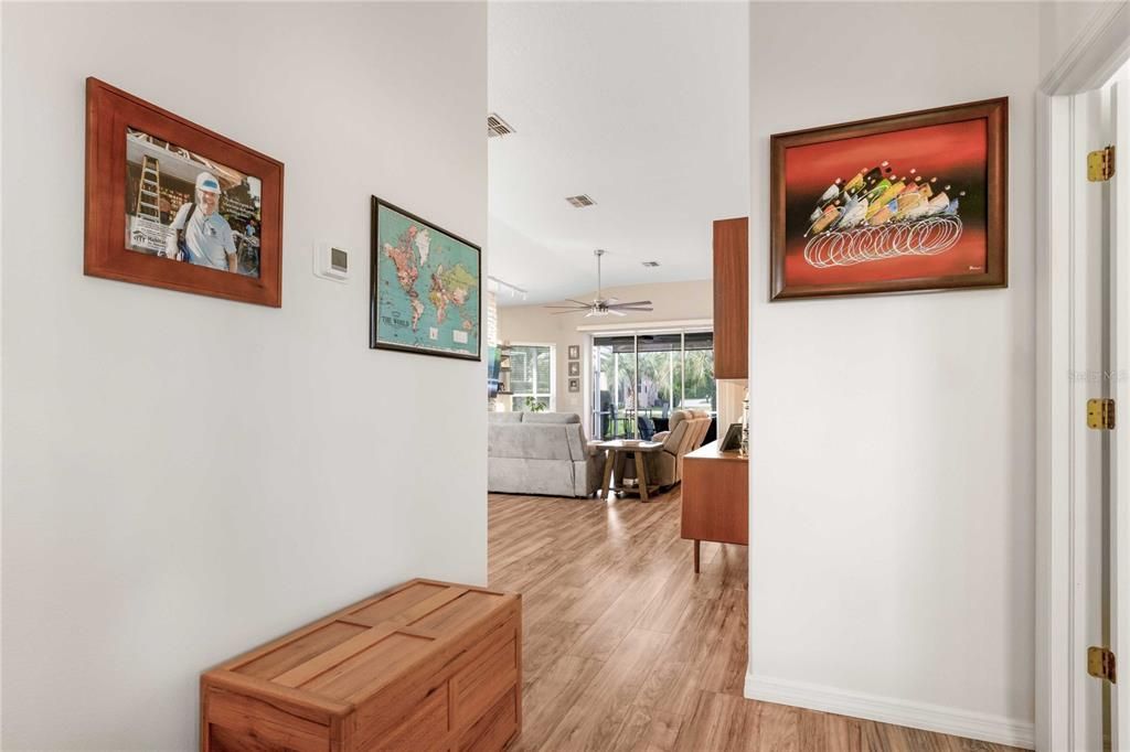 合同活跃: $299,900 (3 贝兹, 2 浴室, 1670 平方英尺)