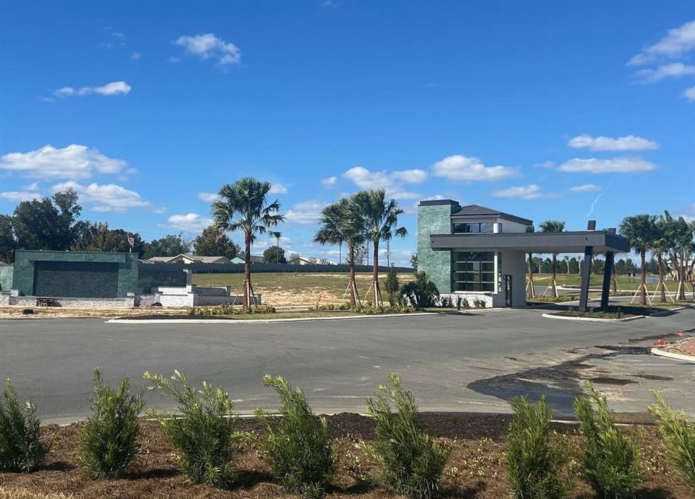 合同活跃: $299,900 (3 贝兹, 2 浴室, 1670 平方英尺)