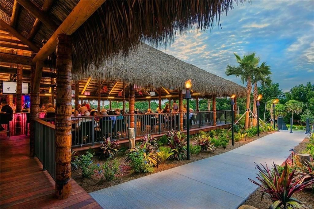 合同活跃: $299,900 (3 贝兹, 2 浴室, 1670 平方英尺)