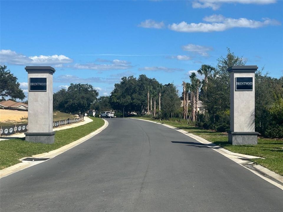 合同活跃: $299,900 (3 贝兹, 2 浴室, 1670 平方英尺)