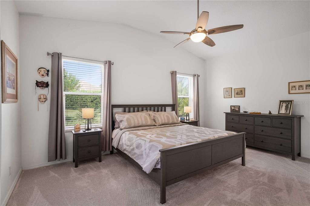 合同活跃: $299,900 (3 贝兹, 2 浴室, 1670 平方英尺)