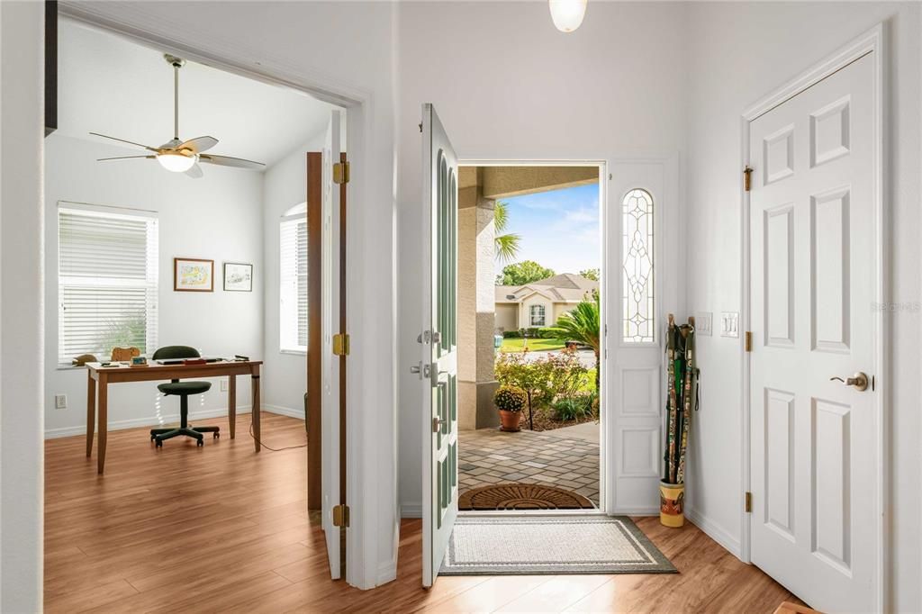 合同活跃: $299,900 (3 贝兹, 2 浴室, 1670 平方英尺)