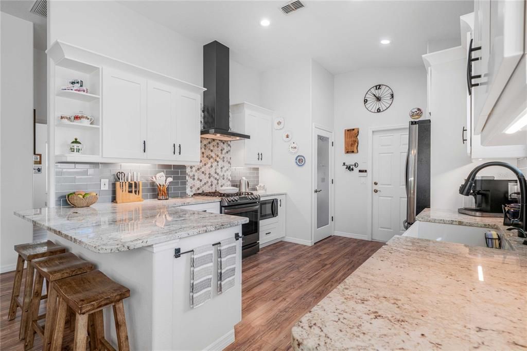 合同活跃: $299,900 (3 贝兹, 2 浴室, 1670 平方英尺)