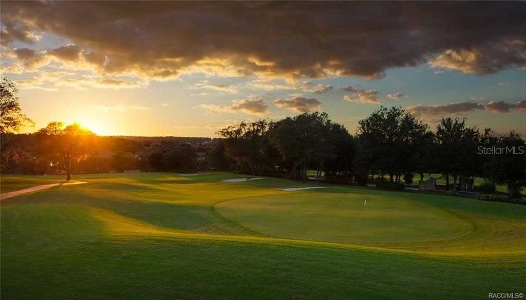 合同活跃: $299,900 (3 贝兹, 2 浴室, 1670 平方英尺)