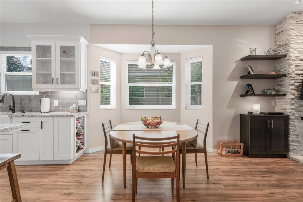 合同活跃: $299,900 (3 贝兹, 2 浴室, 1670 平方英尺)