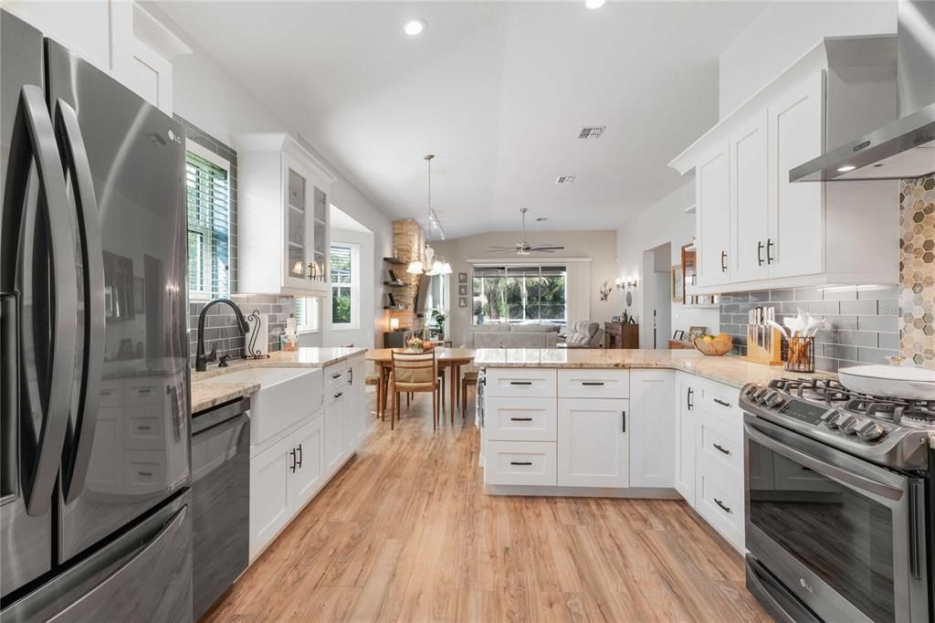 合同活跃: $299,900 (3 贝兹, 2 浴室, 1670 平方英尺)