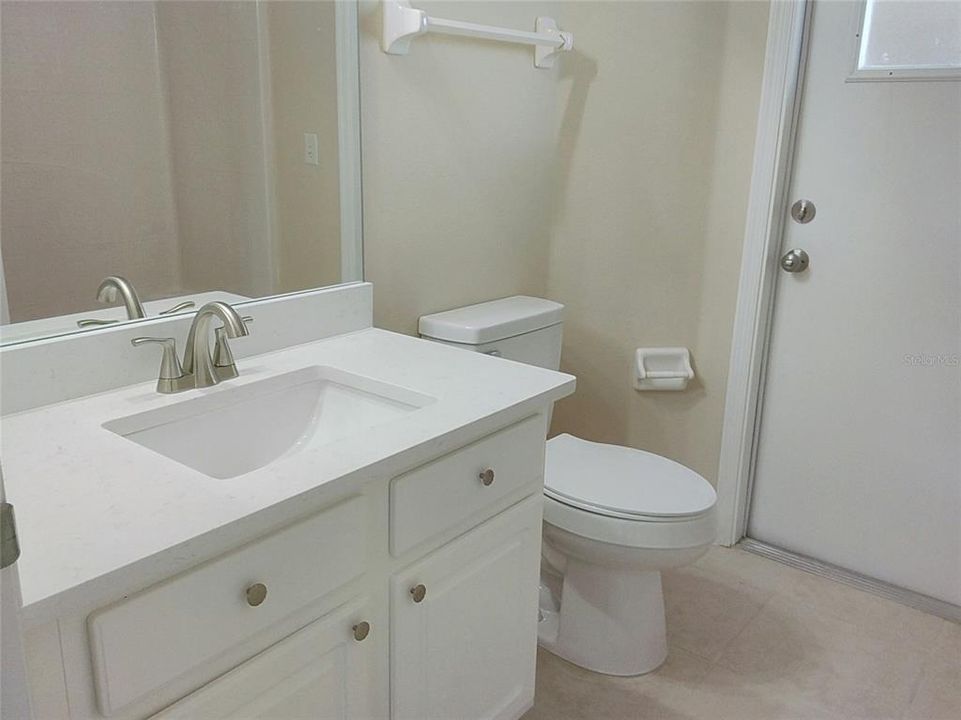 合同活跃: $369,900 (3 贝兹, 2 浴室, 1715 平方英尺)