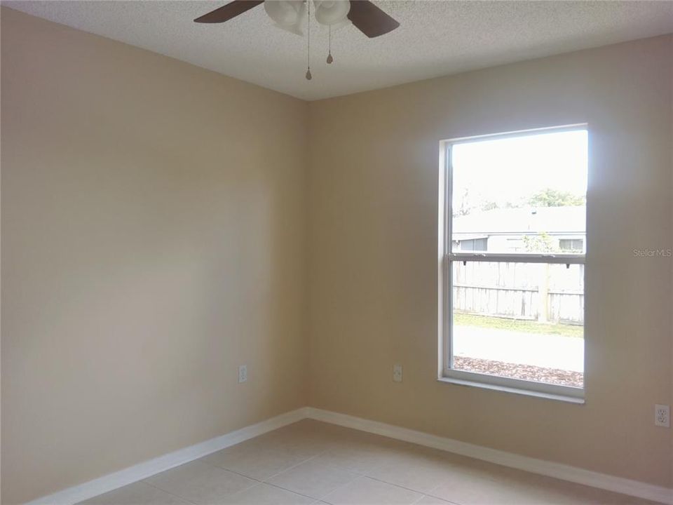 合同活跃: $369,900 (3 贝兹, 2 浴室, 1715 平方英尺)