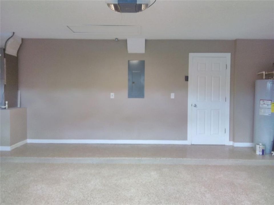 合同活跃: $369,900 (3 贝兹, 2 浴室, 1715 平方英尺)