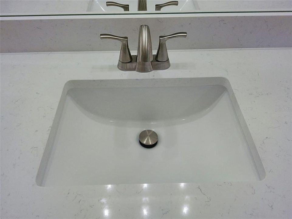 合同活跃: $369,900 (3 贝兹, 2 浴室, 1715 平方英尺)