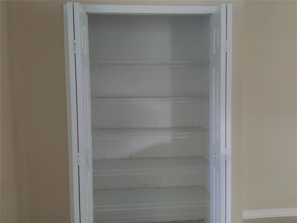 合同活跃: $369,900 (3 贝兹, 2 浴室, 1715 平方英尺)