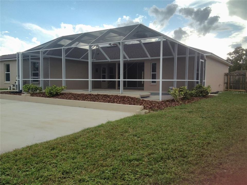 合同活跃: $369,900 (3 贝兹, 2 浴室, 1715 平方英尺)