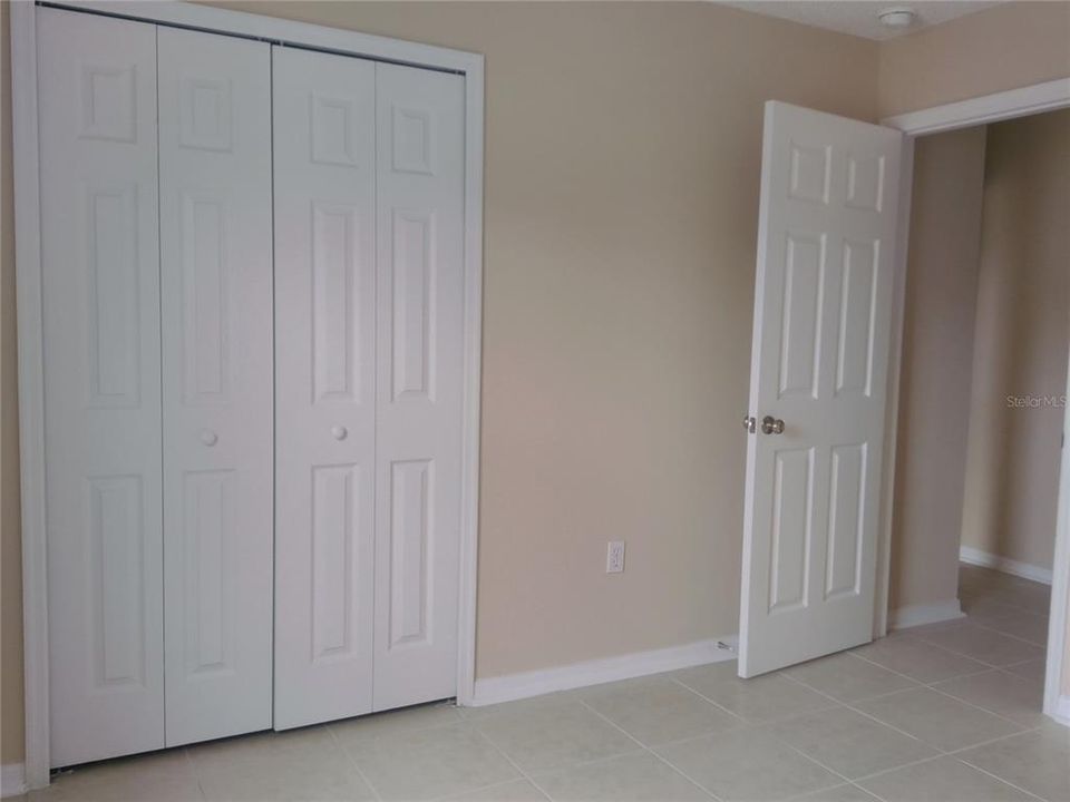 合同活跃: $369,900 (3 贝兹, 2 浴室, 1715 平方英尺)