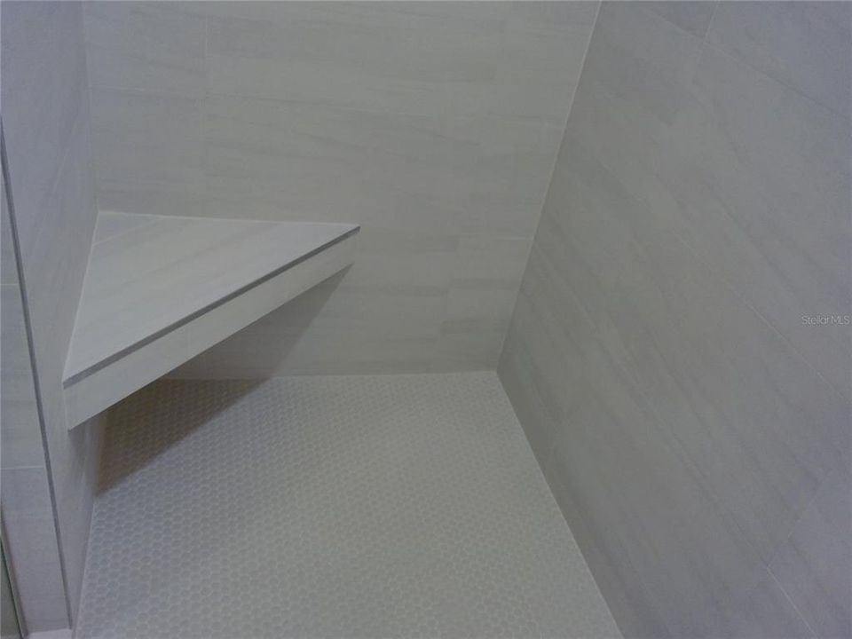 合同活跃: $369,900 (3 贝兹, 2 浴室, 1715 平方英尺)