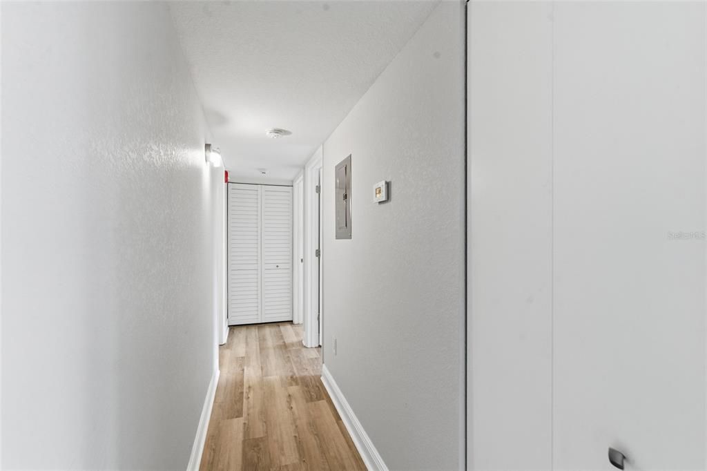 待售: $99,900 (2 贝兹, 2 浴室, 919 平方英尺)