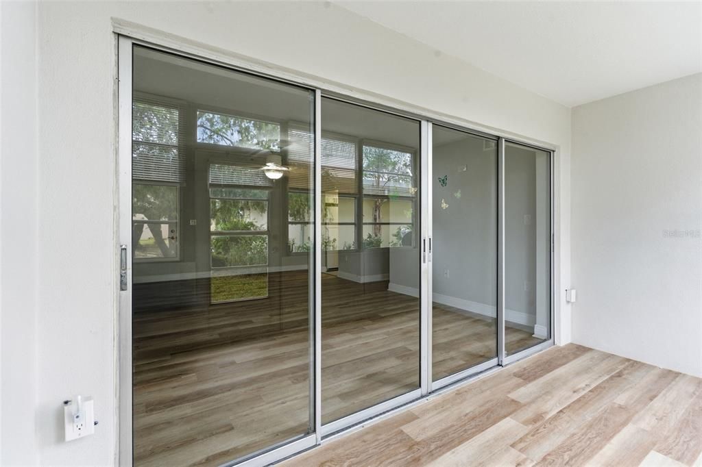 待售: $99,900 (2 贝兹, 2 浴室, 919 平方英尺)