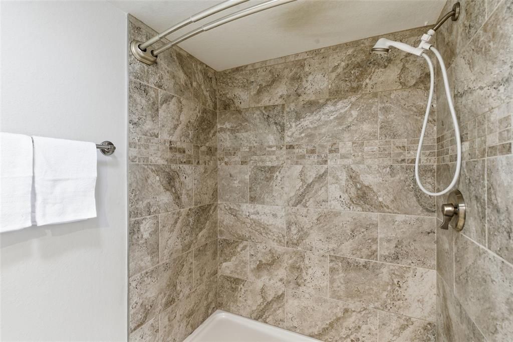 待售: $99,900 (2 贝兹, 2 浴室, 919 平方英尺)