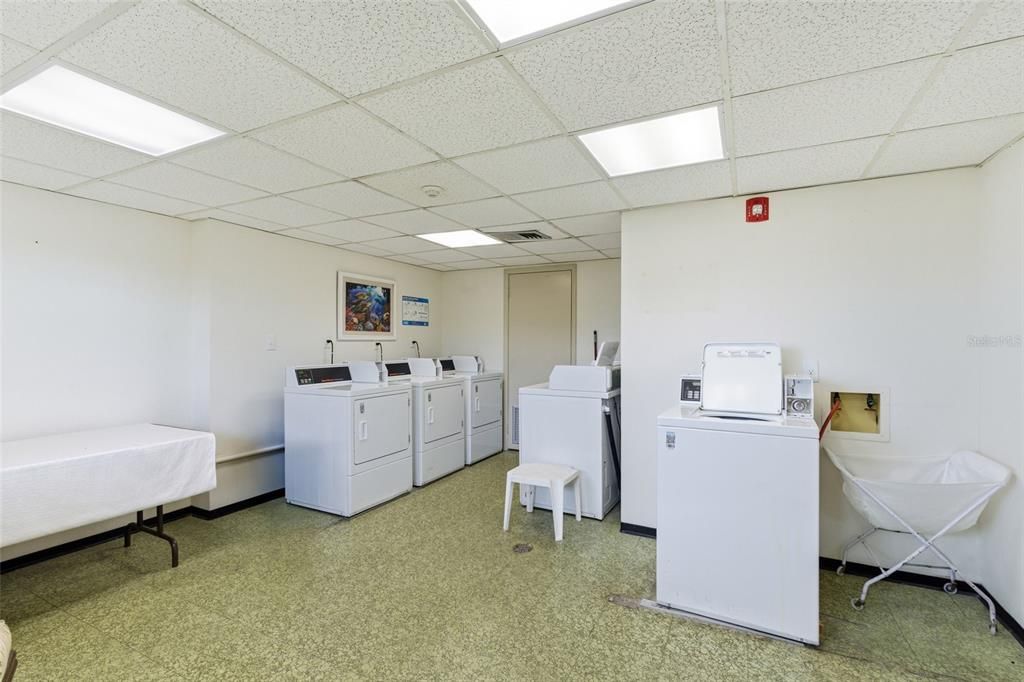 待售: $99,900 (2 贝兹, 2 浴室, 919 平方英尺)