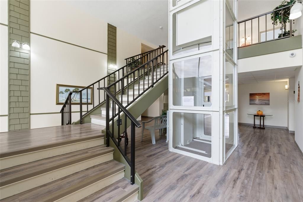 待售: $99,900 (2 贝兹, 2 浴室, 919 平方英尺)