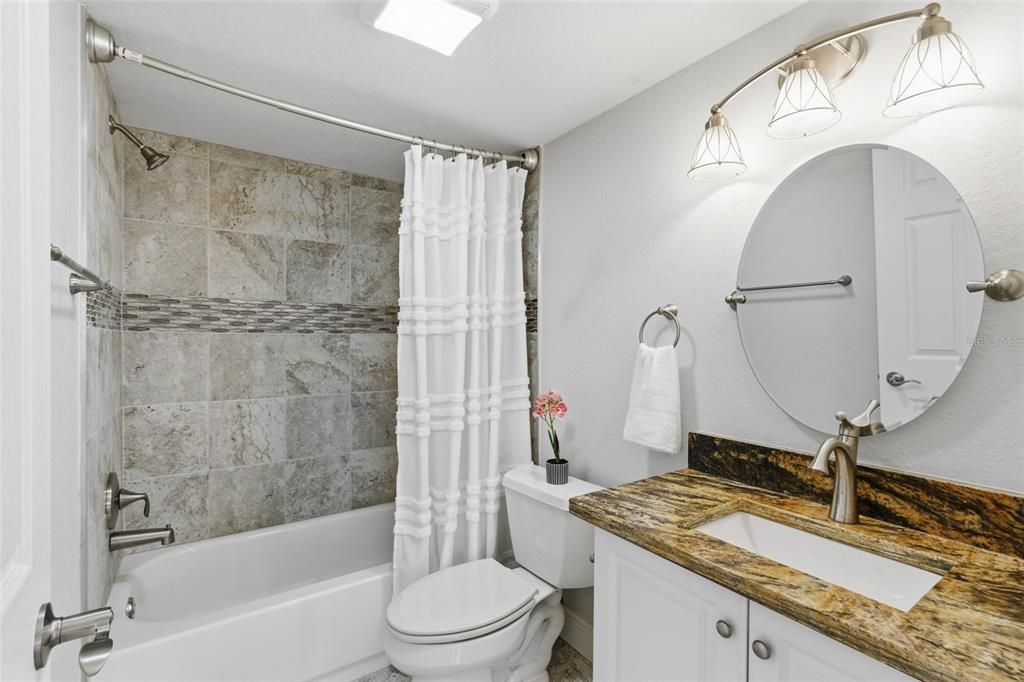 待售: $99,900 (2 贝兹, 2 浴室, 919 平方英尺)