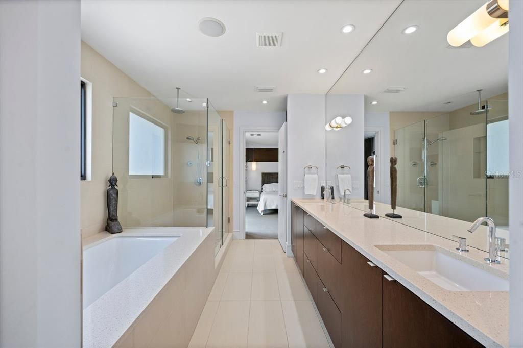 En Venta: $2,885,000 (5 camas, 3 baños, 4001 Pies cuadrados)