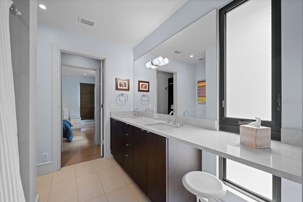 En Venta: $2,885,000 (5 camas, 3 baños, 4001 Pies cuadrados)