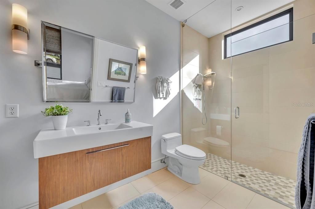 En Venta: $2,885,000 (5 camas, 3 baños, 4001 Pies cuadrados)