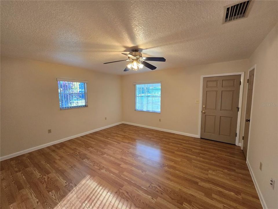 出租: $1,750 (3 贝兹, 2 浴室, 936 平方英尺)