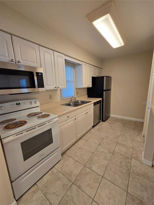 出租: $1,750 (3 贝兹, 2 浴室, 936 平方英尺)