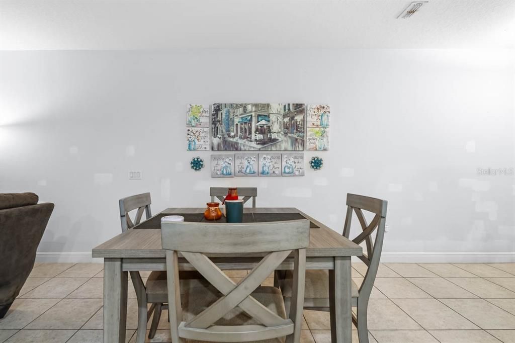 En Venta: $365,000 (4 camas, 3 baños, 2618 Pies cuadrados)