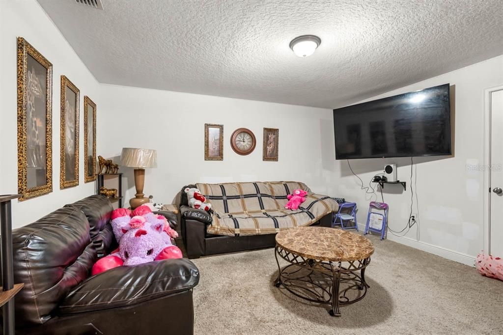 En Venta: $365,000 (4 camas, 3 baños, 2618 Pies cuadrados)