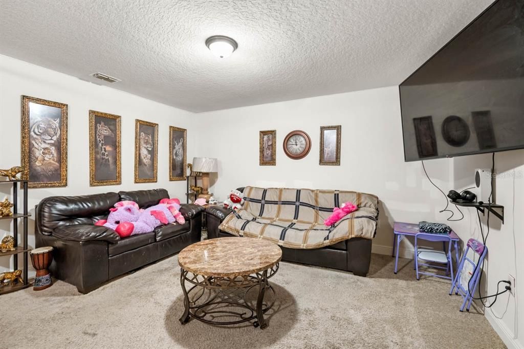 En Venta: $365,000 (4 camas, 3 baños, 2618 Pies cuadrados)