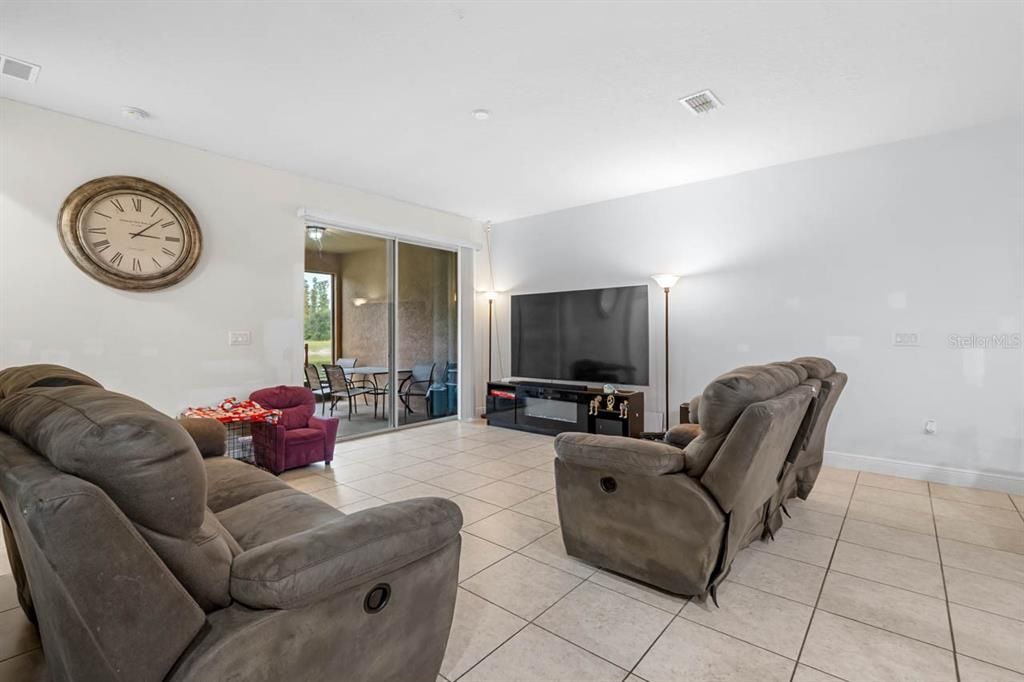 En Venta: $365,000 (4 camas, 3 baños, 2618 Pies cuadrados)