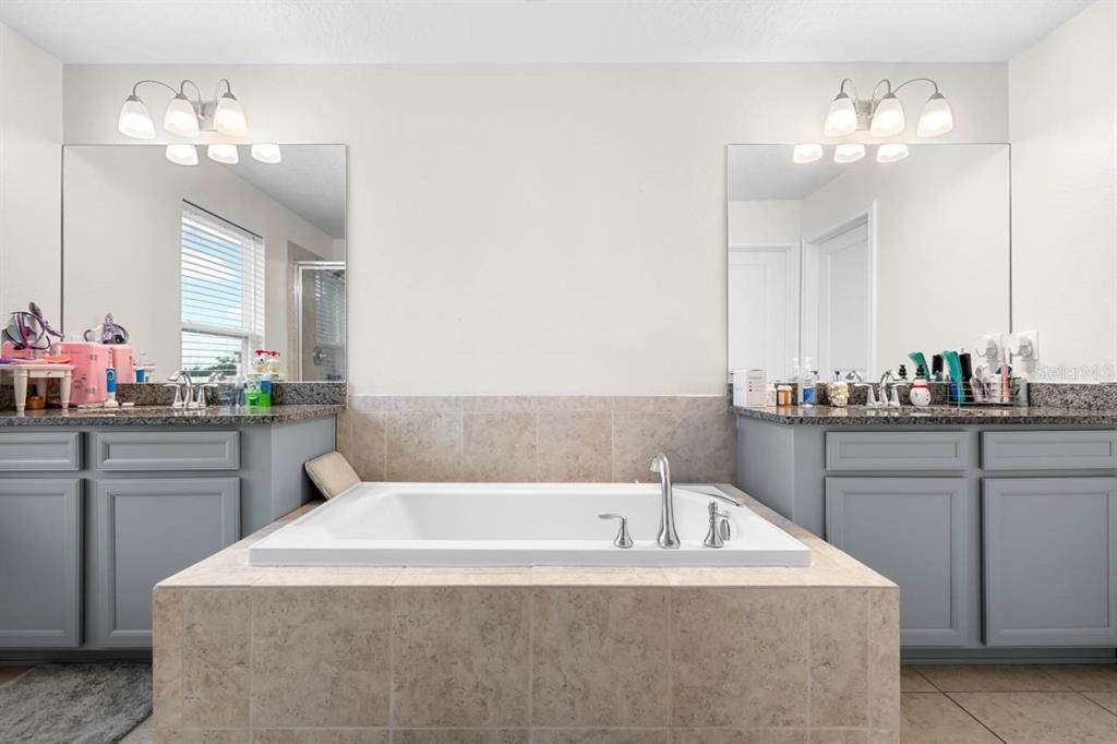 En Venta: $365,000 (4 camas, 3 baños, 2618 Pies cuadrados)