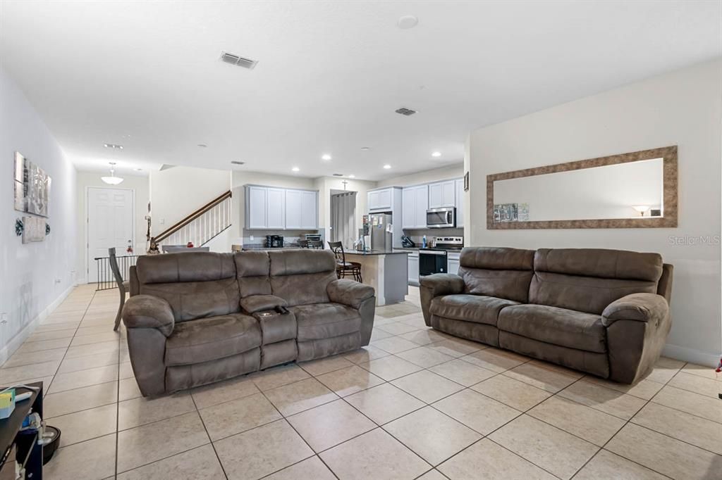 En Venta: $365,000 (4 camas, 3 baños, 2618 Pies cuadrados)