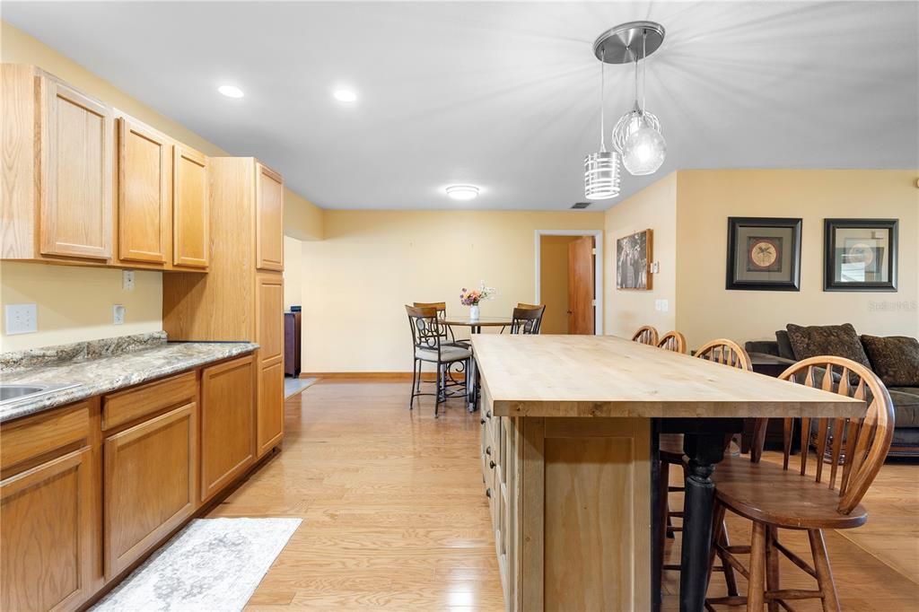 En Venta: $440,000 (4 camas, 2 baños, 1652 Pies cuadrados)