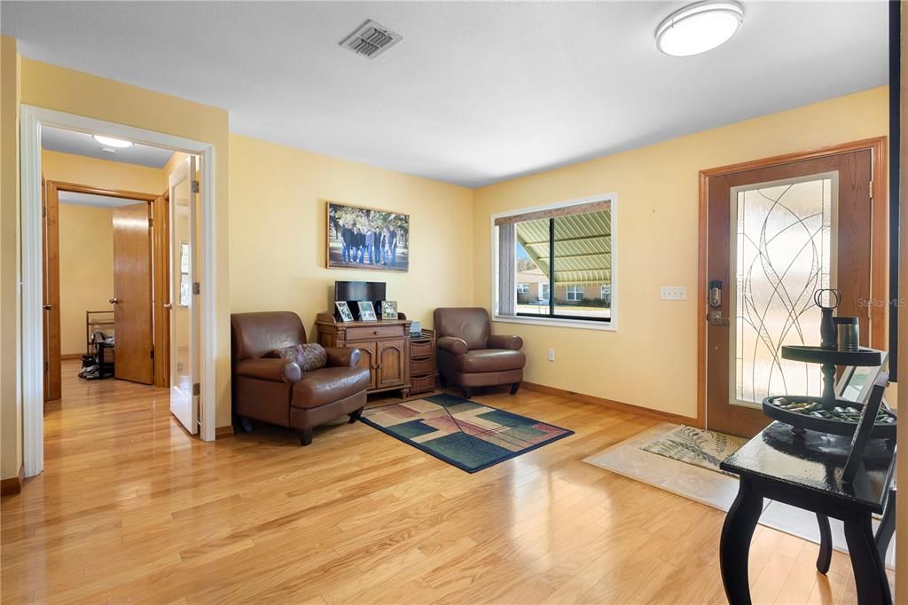 En Venta: $440,000 (4 camas, 2 baños, 1652 Pies cuadrados)