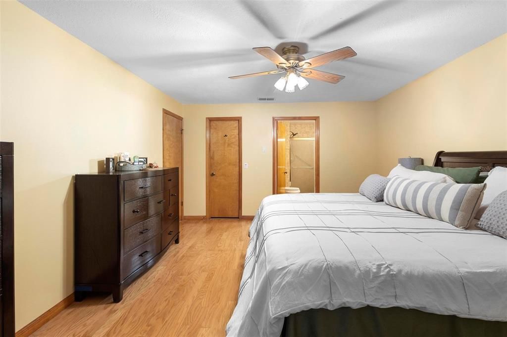 En Venta: $440,000 (4 camas, 2 baños, 1652 Pies cuadrados)