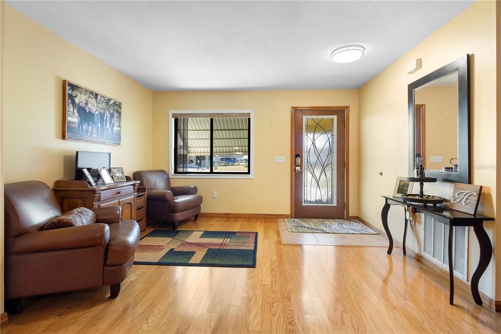 En Venta: $440,000 (4 camas, 2 baños, 1652 Pies cuadrados)