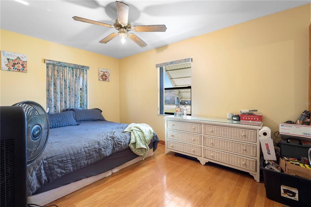 En Venta: $440,000 (4 camas, 2 baños, 1652 Pies cuadrados)