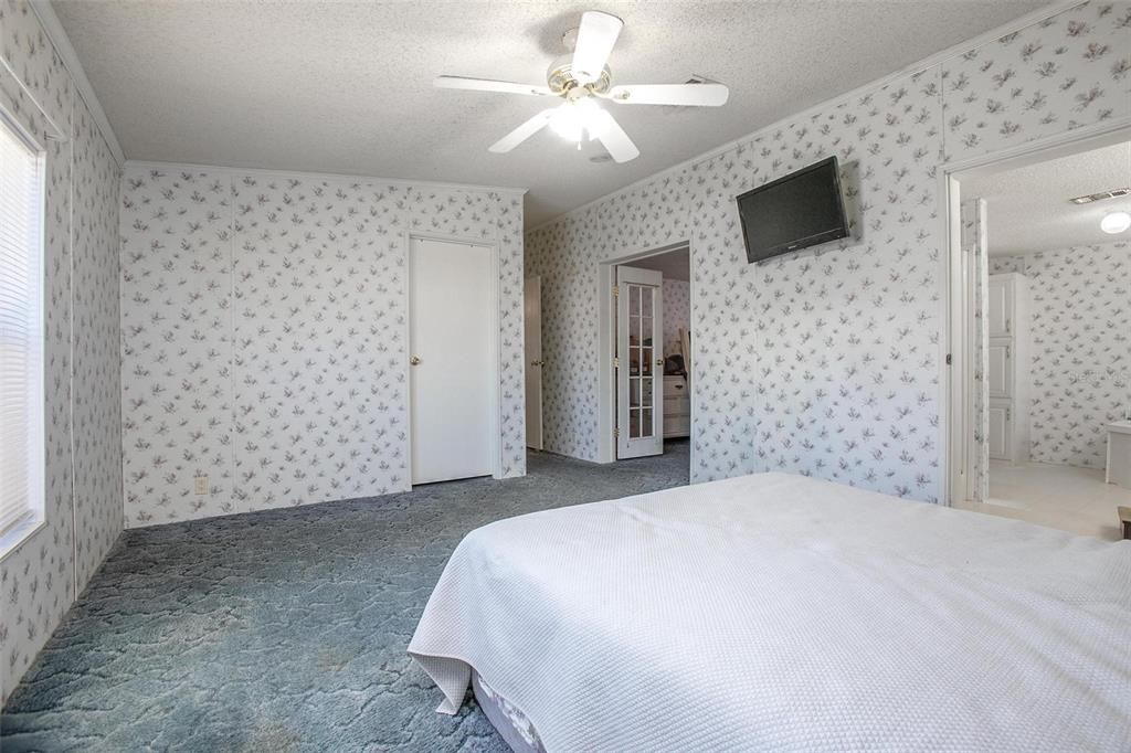 合同活跃: $189,000 (3 贝兹, 2 浴室, 1566 平方英尺)