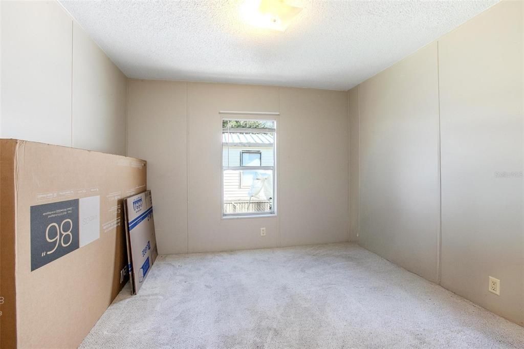 合同活跃: $189,000 (3 贝兹, 2 浴室, 1566 平方英尺)